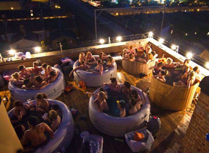 hot_tub_cinema_08.jpg