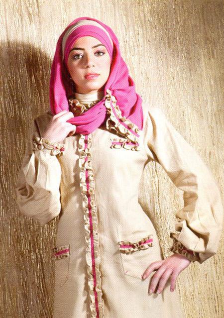 Beautiful-Muslim-girls-Abaya-Islamic-Cloth-Photo-Collection-burka-scarve-dubai-turkish-latest-hijab-Abaya+2012+-+emoo-fashion.blogspot.com-+Latest+Abaya+Trend+Saudi+Burqa+Designs2012+-13