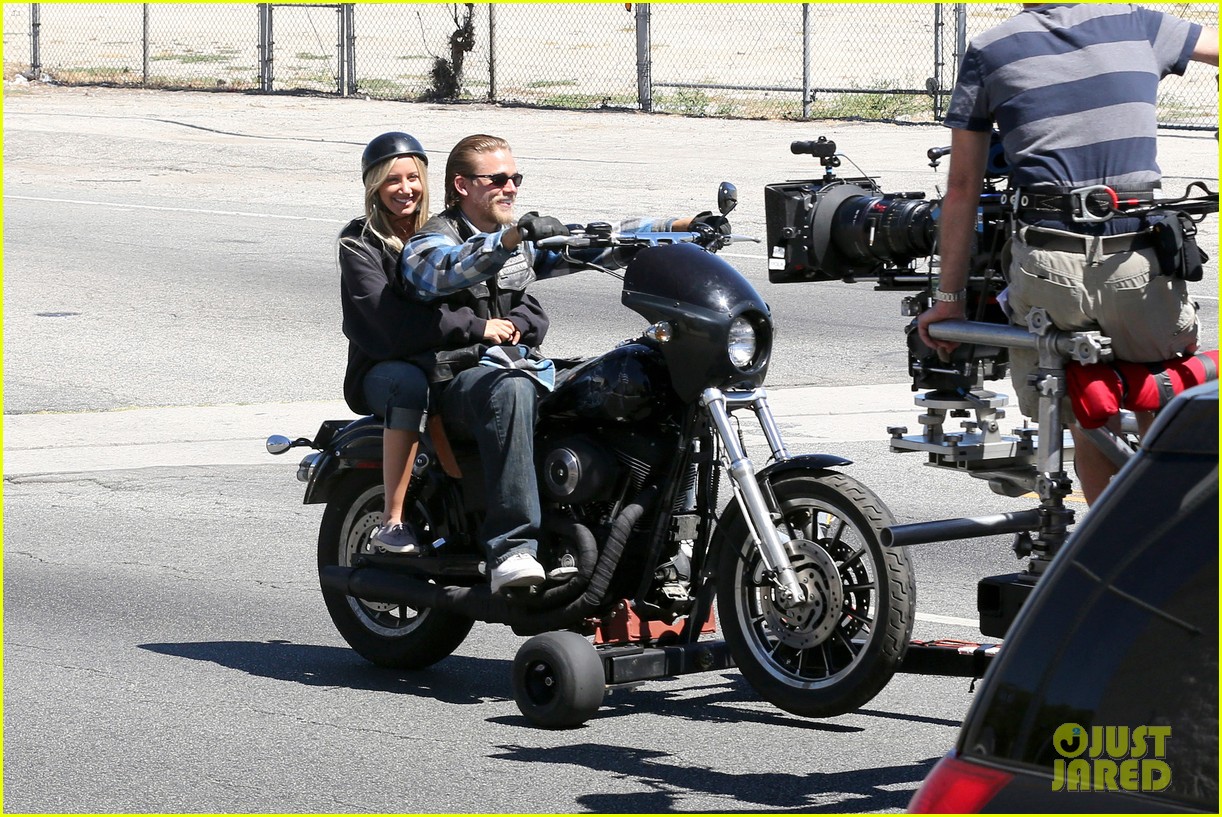 ashley-tisdale-charlie-hunnam-sons-of-anarchy-02.jpg