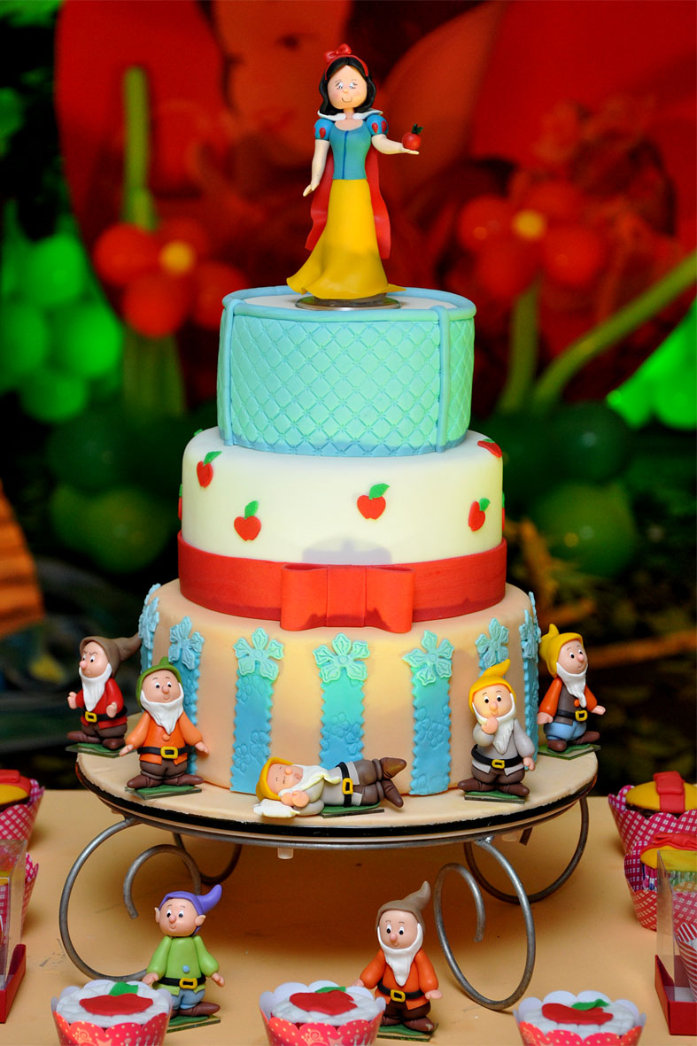 Fabíola Festas Bolo da Branca de neve