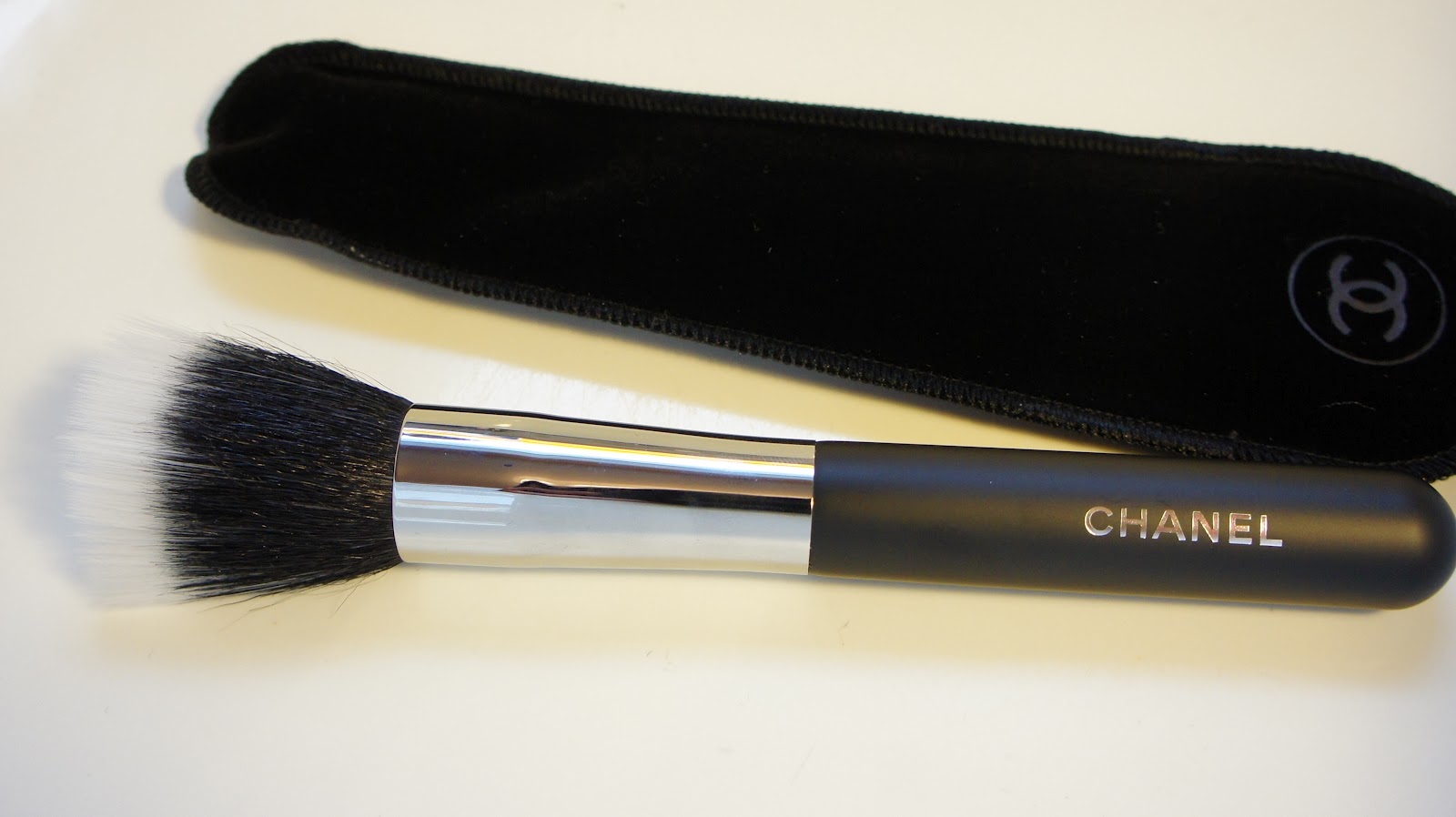 Chanel Foundation/Powder Brush 7