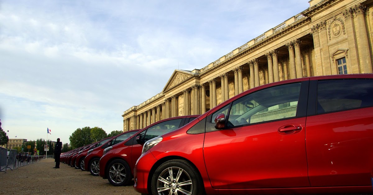 ParisDailyPhoto Toyota takes over the Louvre!