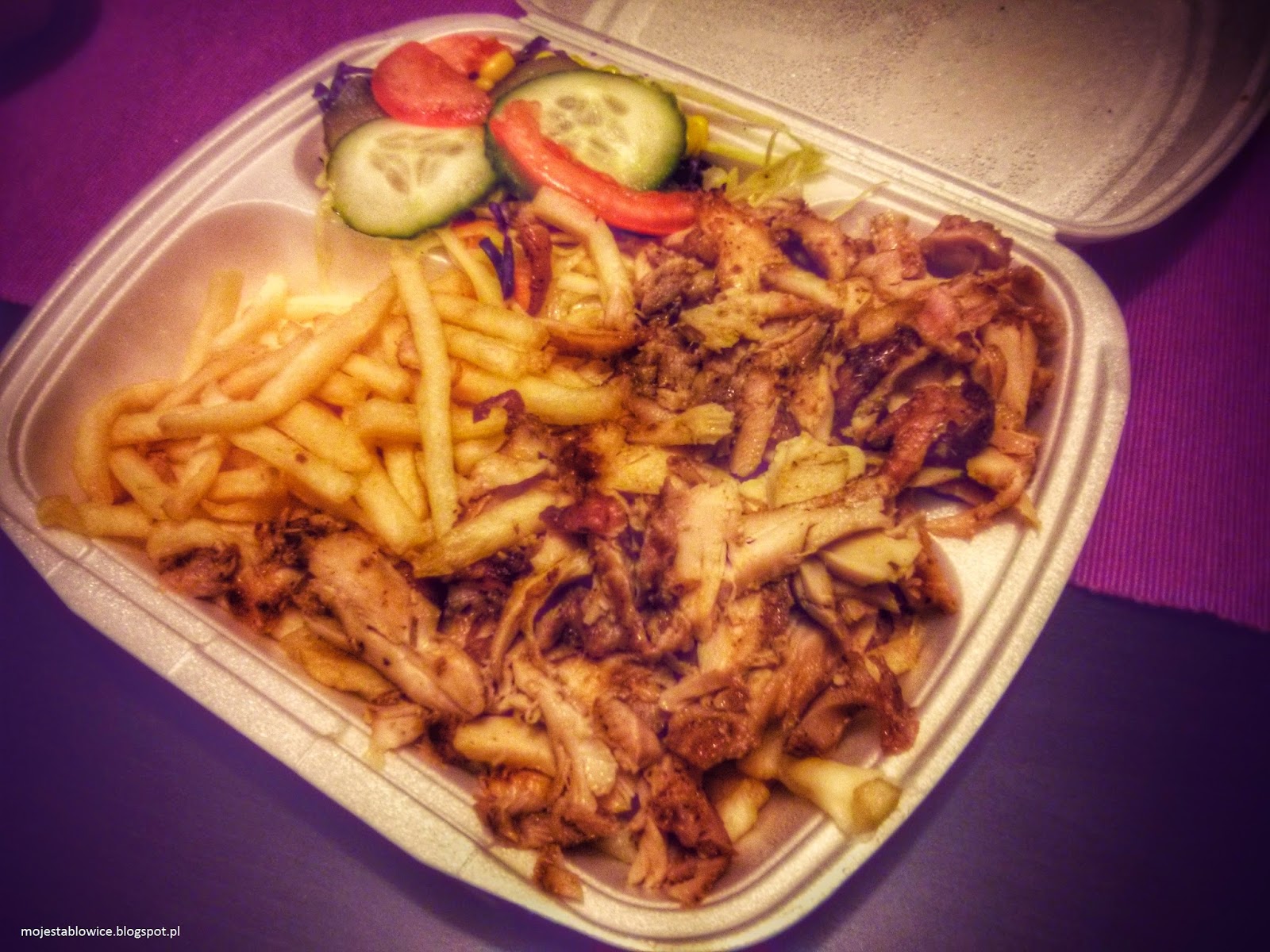 Talerzy gyros. Zestaw gyros, jedzenie na wynos.