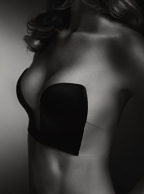 sujetadores para escotes hasta el ombligo