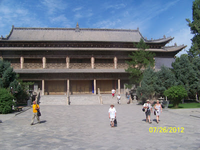 C'est dans ce temple que le bouddha couché en bois est, pas de photos à l'intérieur