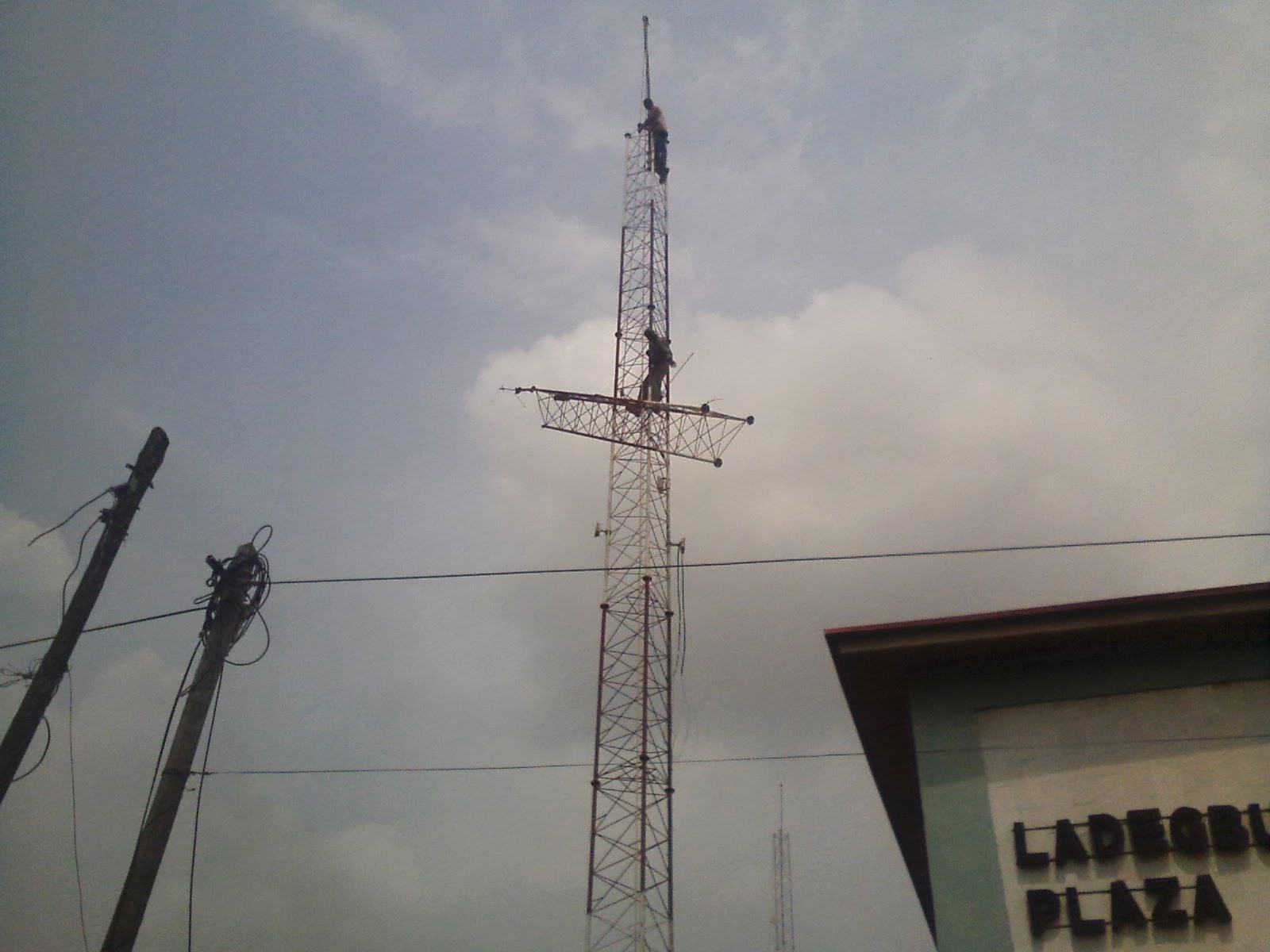Welcome to Entersportsblogs! : Lagos State Begins Massive Dismantling Of  Defective Telecom Masts.