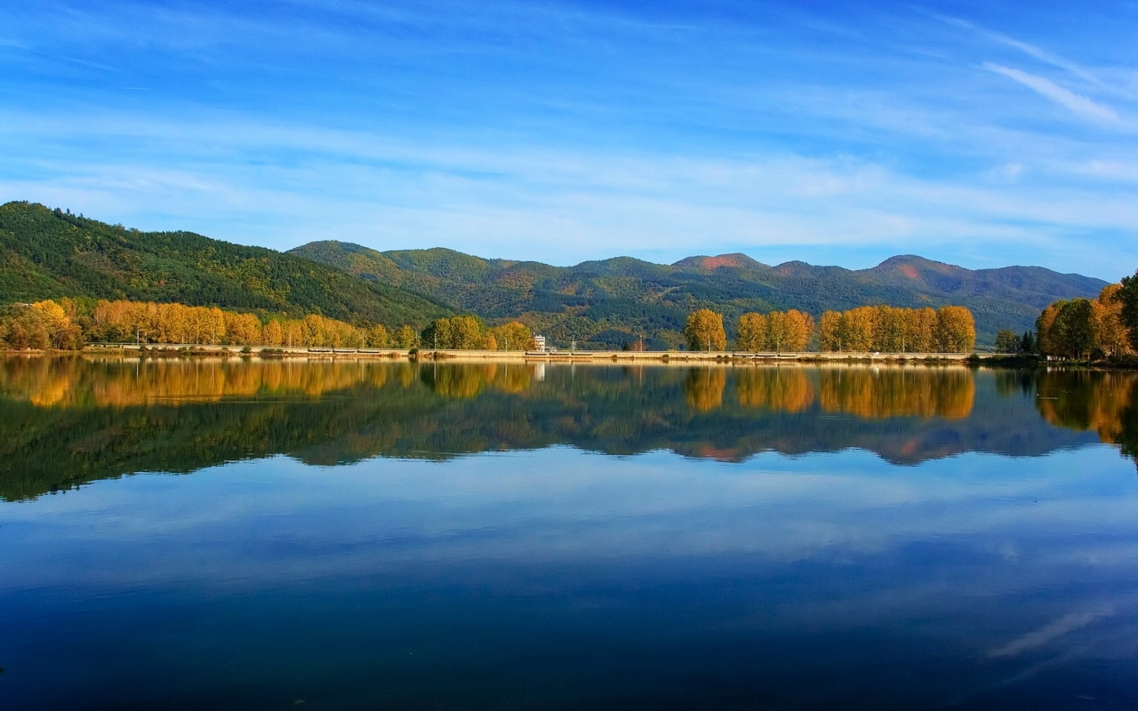 http://4.bp.blogspot.com/-aQv1koY4Q_s/UDXI4ceemCI/AAAAAAAACFU/0LLXza7QG8w/s1600/Wallpaper-+H%C3%ACnh+n%E1%BB%81n+m%C3%B9a+thu-+%E1%BA%A2nh+%C4%90%E1%BA%B9p+Vi%E1%BB%87t+(14).jpg
