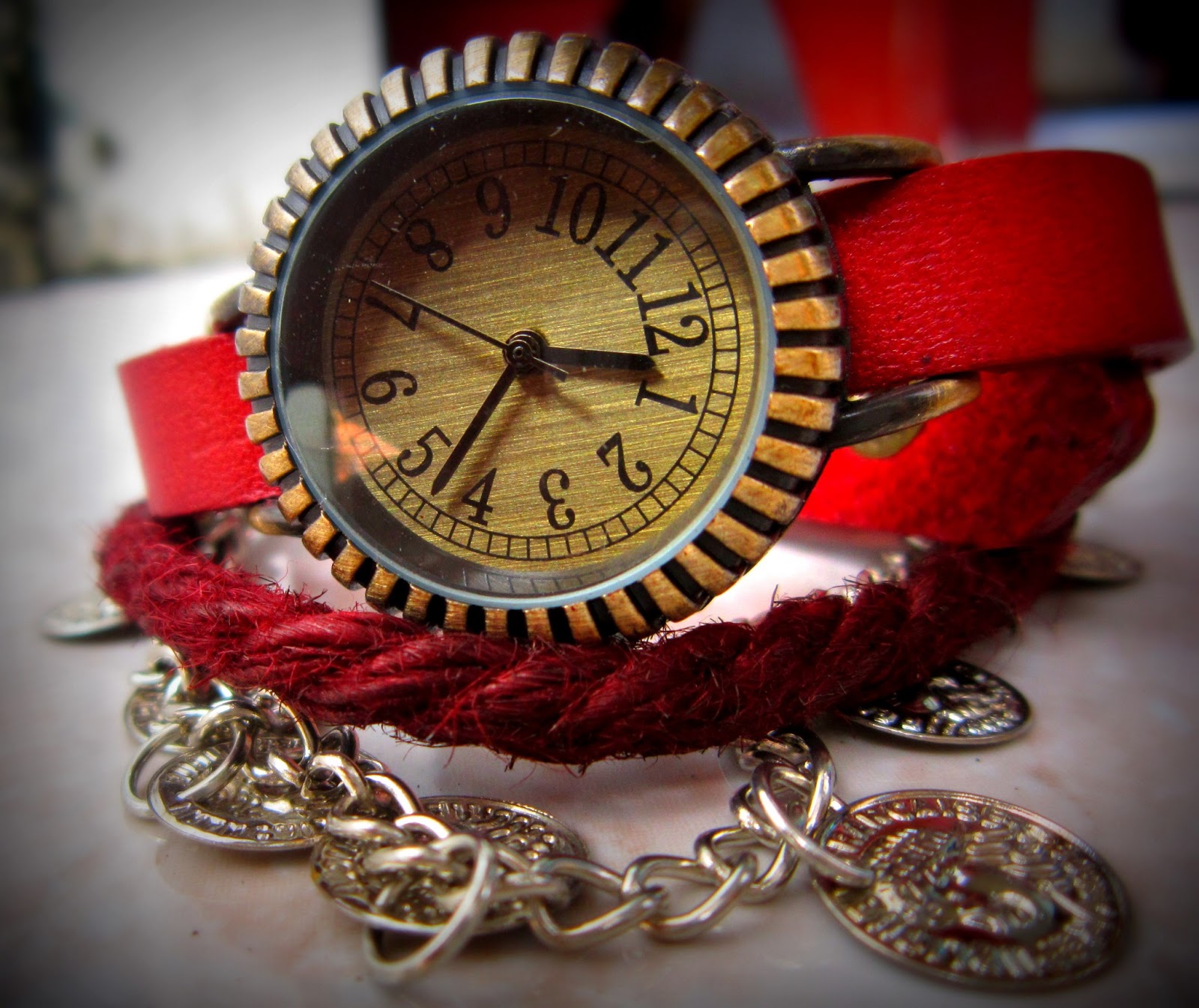 Jam Vintage Gelang Merah