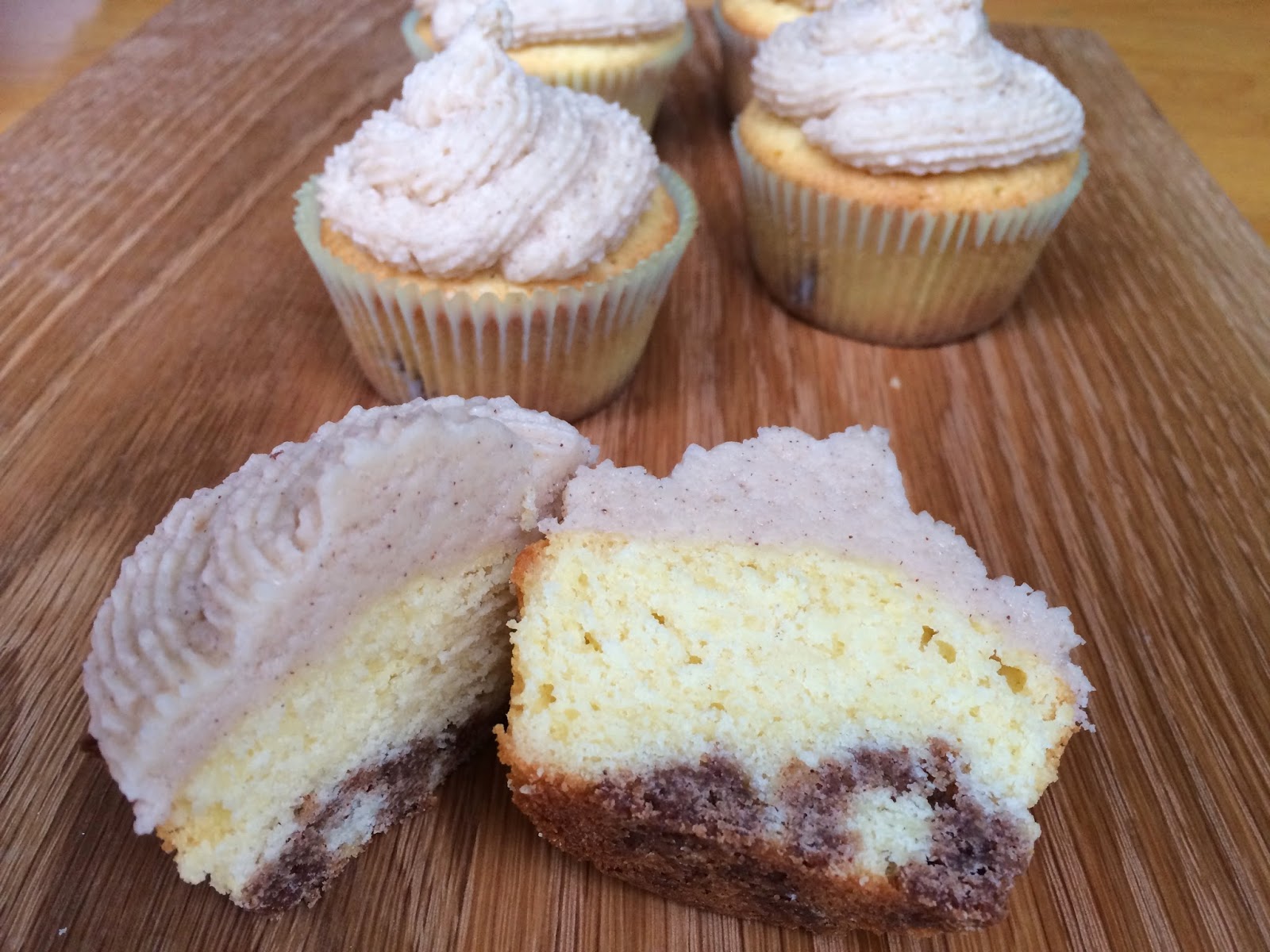 Snickerdoodle Cupcakes with Streusel and Cinnamon Frosting