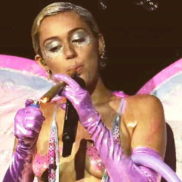 ¿Miley Cyrus adicta al cigarro? ¿Miley Cyrus adicta al cigarro?