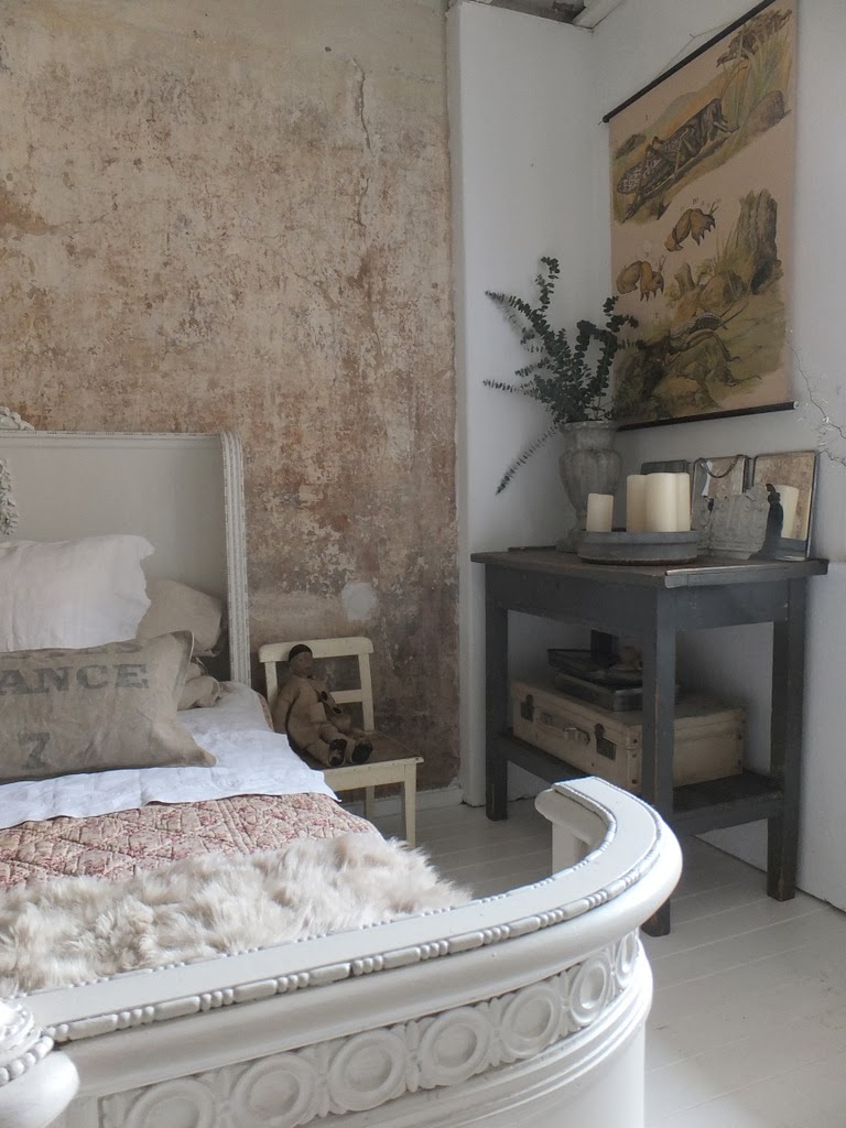 princessgreeneye: Das Schlafzimmer im trüben Licht................