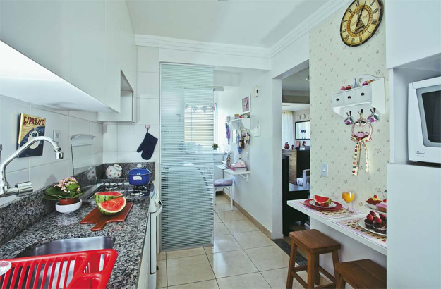 Apartamento de 60m²: madeira e costura