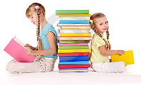 A criança que gosta de ouvir os livros tem sede de livros. E lembre-se: livros podem ser comprados, trocados, emprestados. Procure bibliotecas, exija-as; não abra mão de variedade e qualidade. Dê esta oportunidade às crianças: elas saberão aproveitar! - Blog Criança é Vida