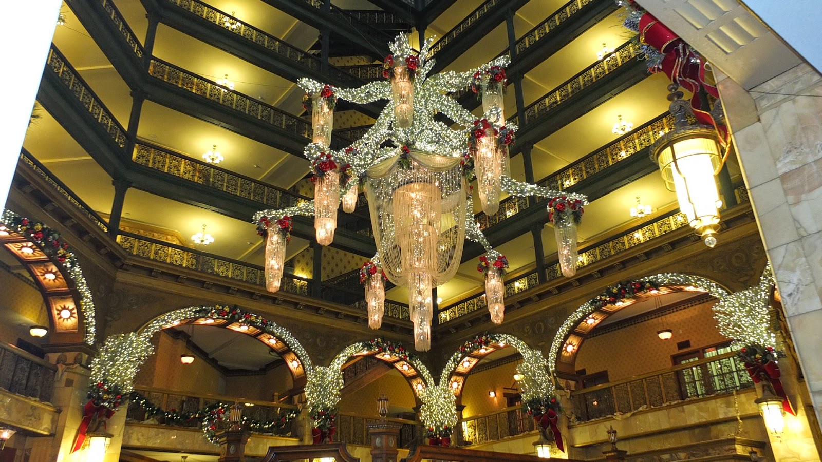 Musings Of A Sea Witch December 2018 The Beautiful Chandelier In Atrium Of Brown Palace This Baby Is Huge