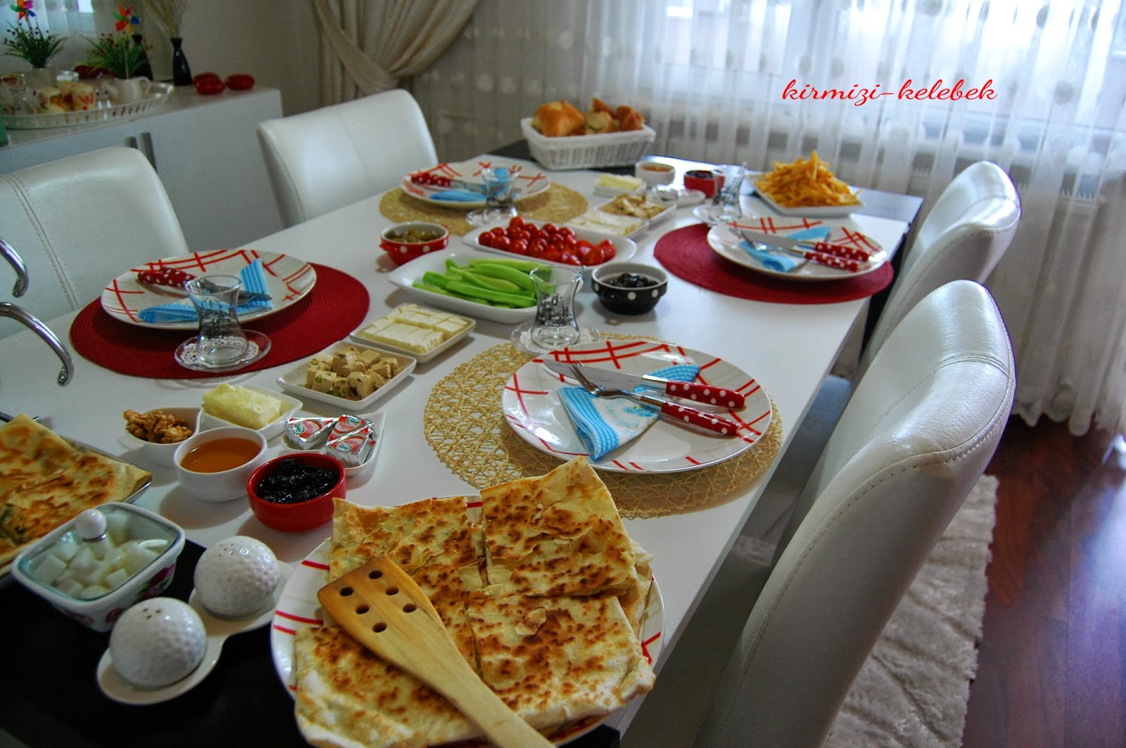 Bir Kelebeğin Renkli Dünyası En Güzel Öğün KAHVALTI