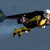 Yves Rossy "Jetman" se eleva sobre Río de Janeiro.