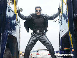 Free Movies,songs and latest gossips.......: Rajinikanth playing robot