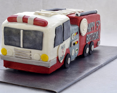 Fire Truck Birthday Cake on New English Mum In America  Wannabe Cake Boss S  Take 2