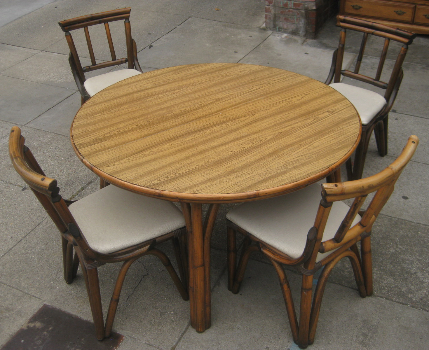 UHURU FURNITURE & COLLECTIBLES SOLD Wicker Game Table & Chairs 60