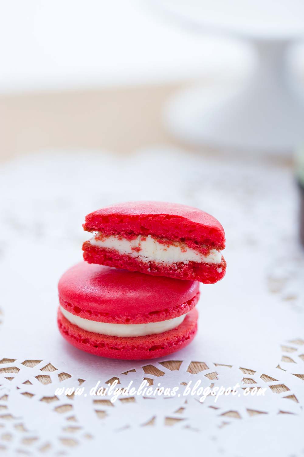 dailydelicious Strawberry and cream macarons