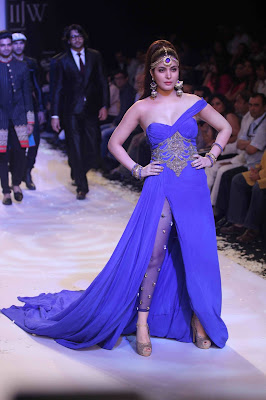 Ankita Shorey Nip Slip In Blue Dress At Gitanjali Show For India