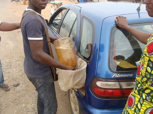 Tráfico de gasolina en Benín y Togo