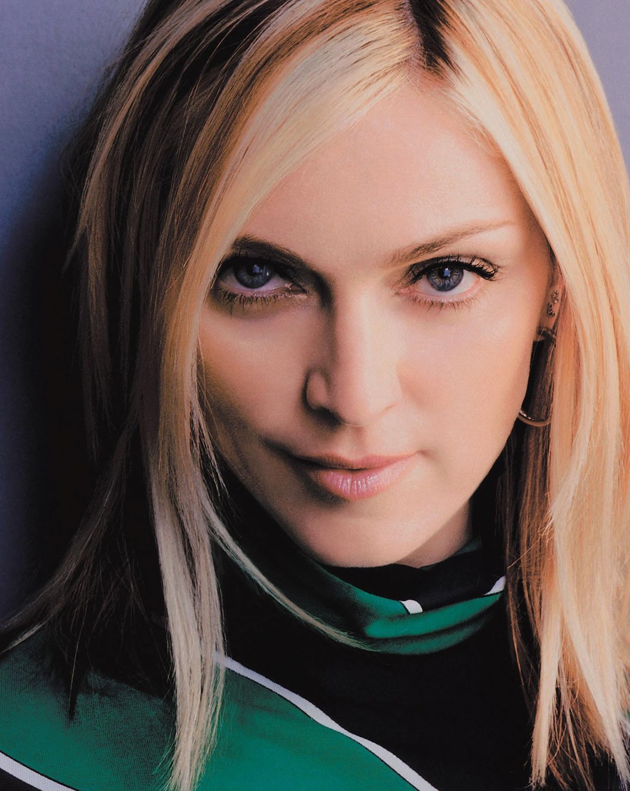 http://4.bp.blogspot.com/-ab4n1-YxBF8/T1mrHd-brZI/AAAAAAAAB8M/MMhFlEy-BKk/s1600/Madonna-world+music+(3).jpg