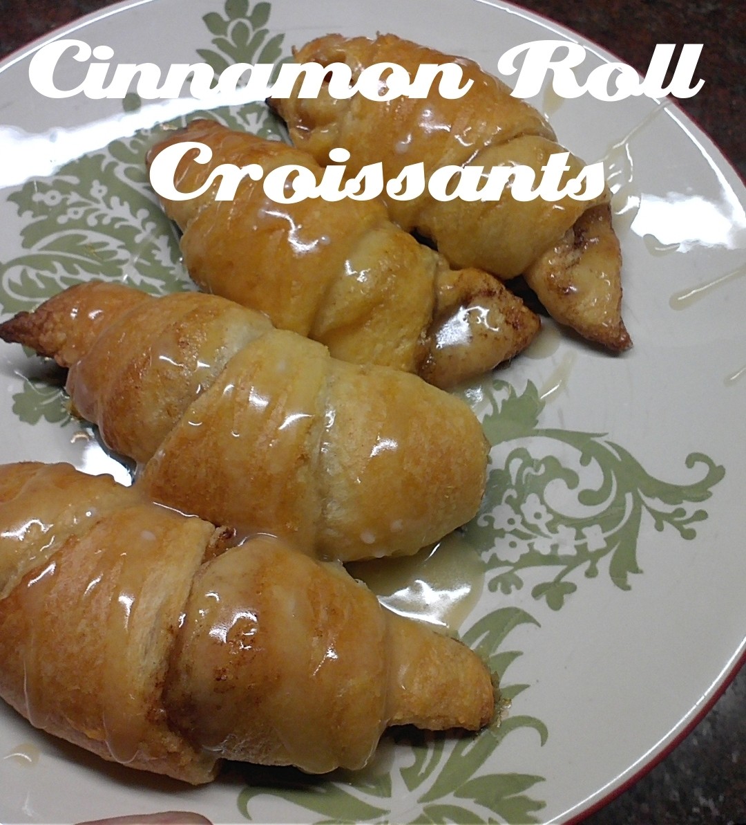 2MESSY This is How I Cook Cinnamon Roll Croissants