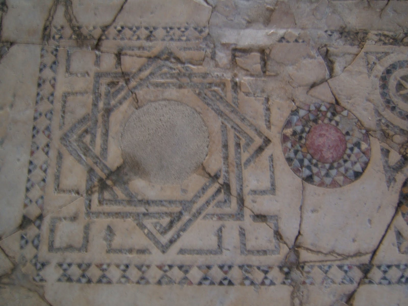 Floor mosaic "knot" Floor mosaic "knot", from the Church of St. Nicholas, Demre, Turkey