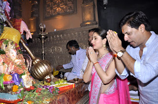 Kareena Kapoor & Madhur  at Ganesha Pandal to promote 'Heroine'