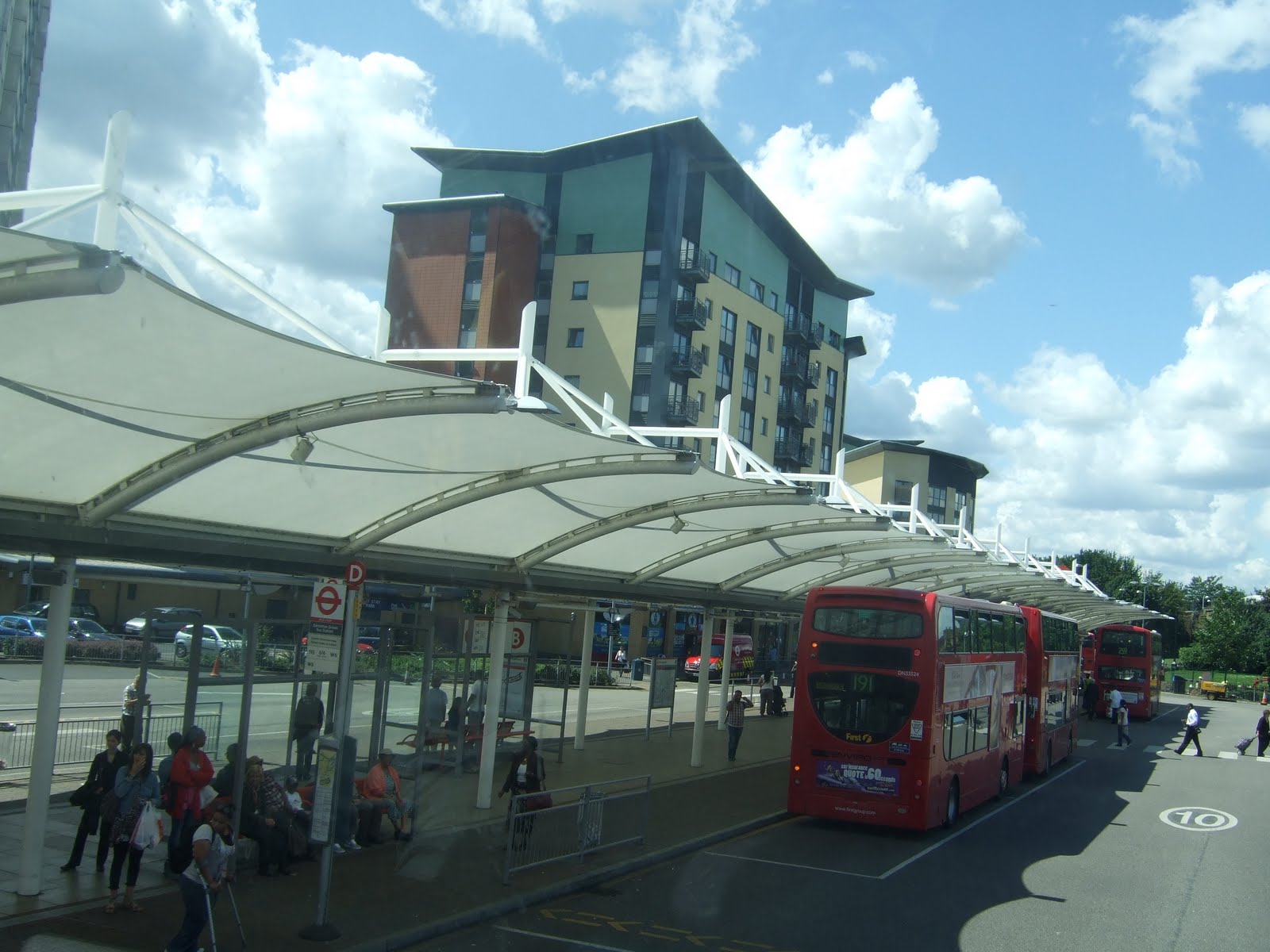 1+Edmonton+Green+Bus+stn.JPG