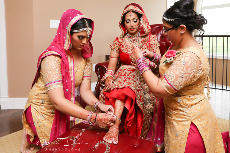 Love Is Strong With Gagan Mike Punjabi Wedding Photography In Meanwhile The Groom S Uncles Try To Tie His Pagh