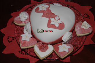 TARTA CORAZÓN Y GALLETAS DECORADAS TARTA+CORAZ%C3%93N+Y+GALLETAS-1