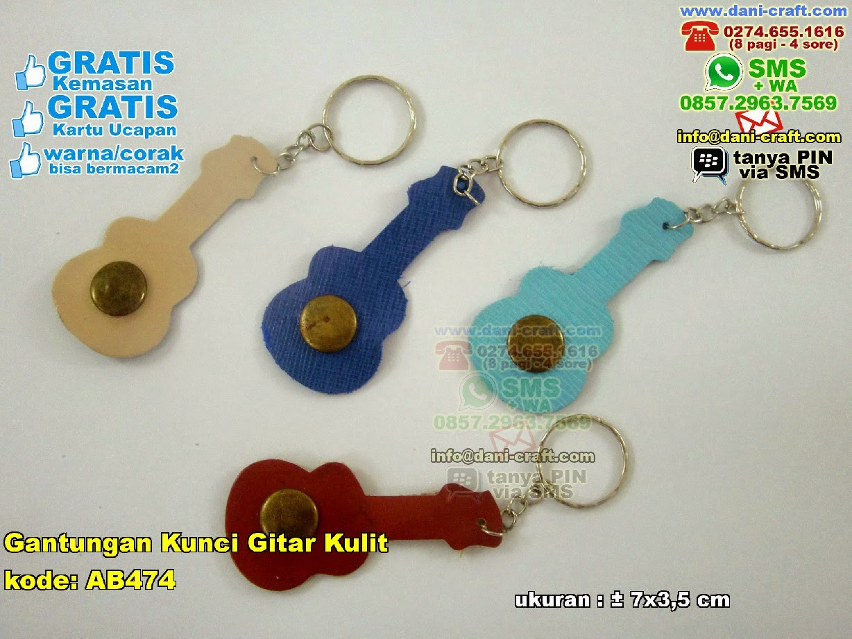 Gantungan Kunci Gitar Bahan Kulit Souvenir Pernikahan
