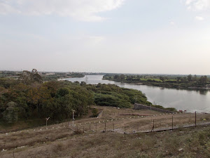 View of the river from Jaikwadi dam.