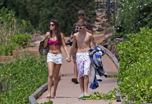 selena gomez and justin bieber kissing on beach. The Justin Bieber-Selena Gomez