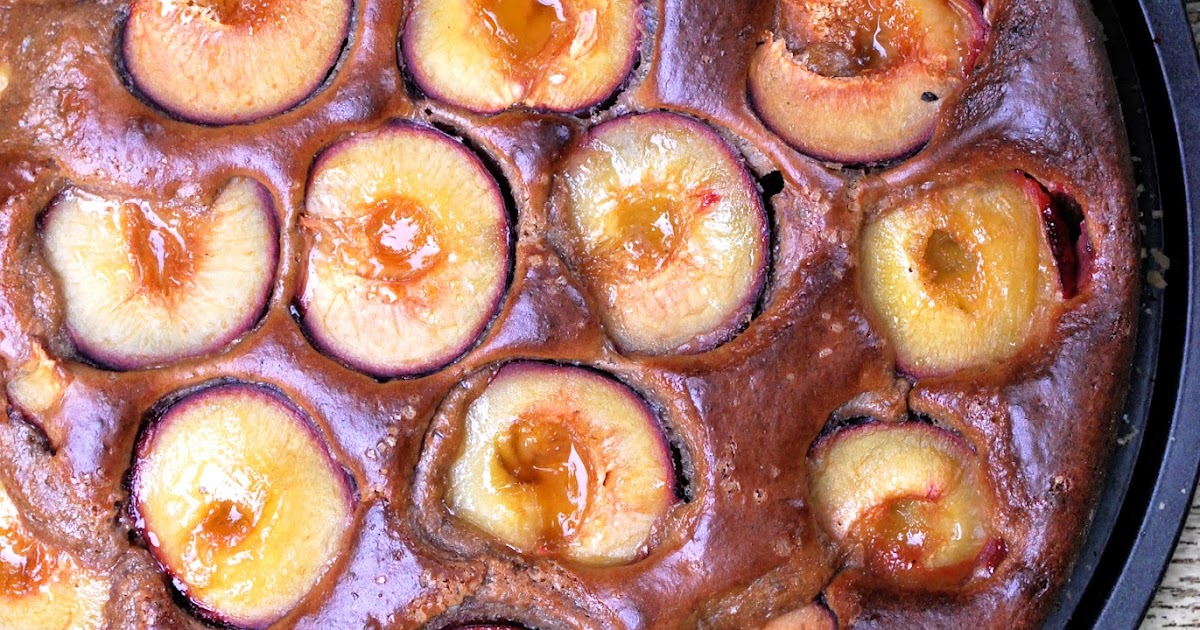 Skinny Zucchini Plūmju kafijas kūka