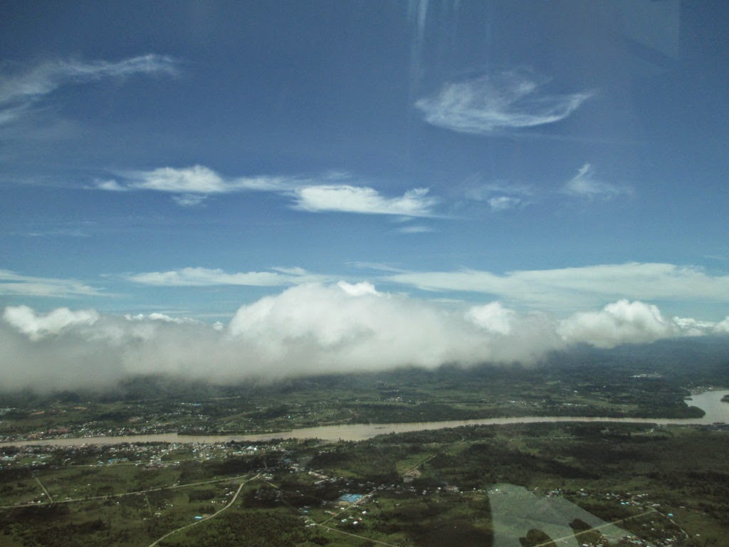 Awan Putih Berarak Di Langit Biruku Rumah Maya Tatit