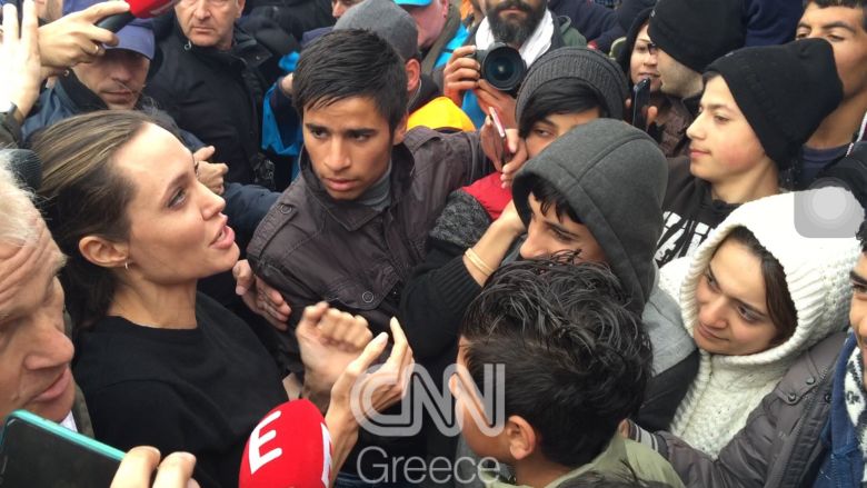 Ατζελίνα Τζολί - Το Ισλάμ είναι μια υπέροχη θρησκεία (vid) Ατζελίνα Τζολί - Το Ισλάμ είναι μια υπέροχη θρησκεία (vid)