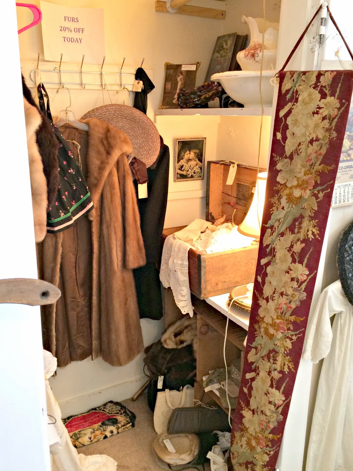 Patty Antle's Prettys Indiana Antique Guide Curly Willow Antiques & Treasures