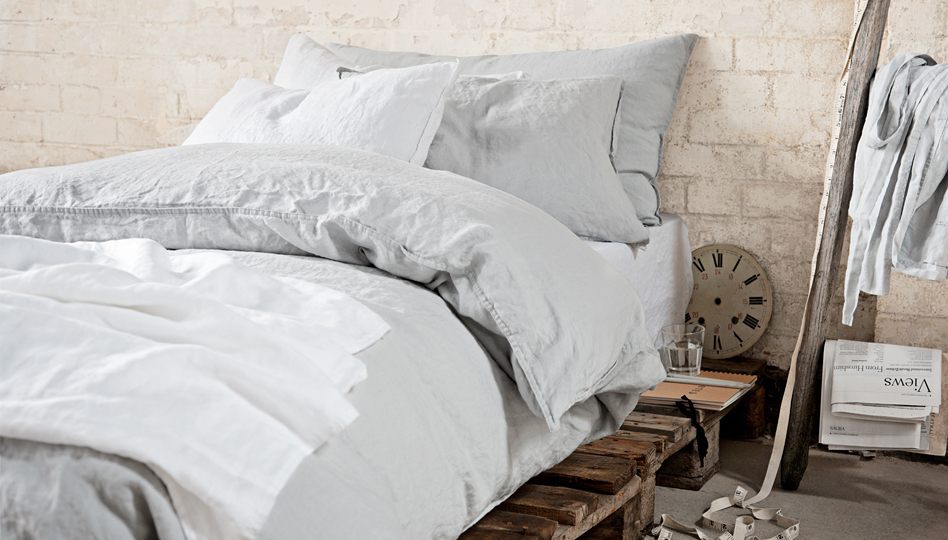 Living by miriam: sovrum vitt och beige