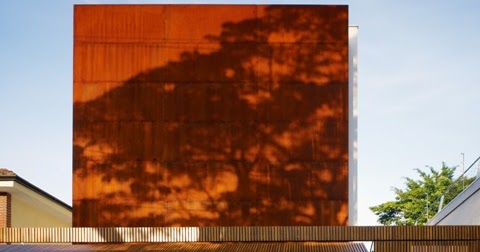 ACERO CORTEN PARA UNA CASA URBANA [] STEEL CORTEN FOR A URBAN HOUSE