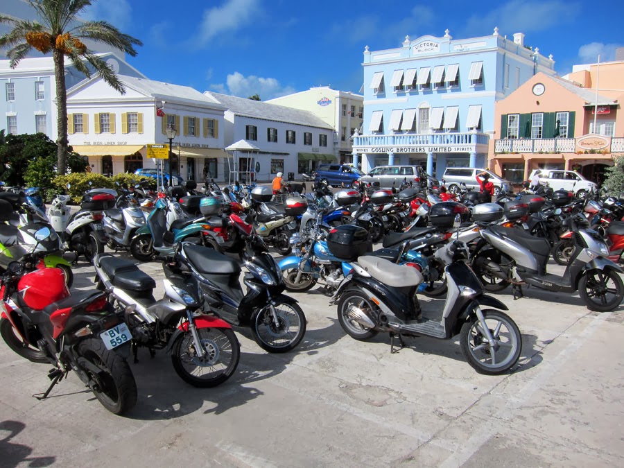 BZ's BMW Isetta 300's Scootering in Bermuda