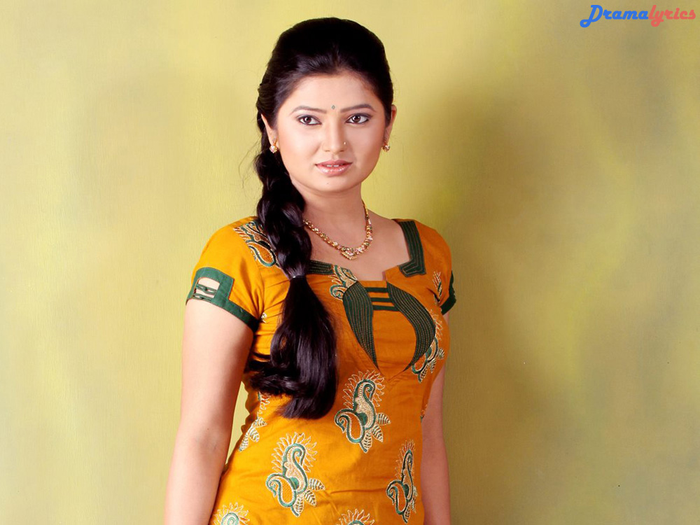 Drama lyrics: Prajakta Mali HD Wallpaper Beautiful Indian Lady