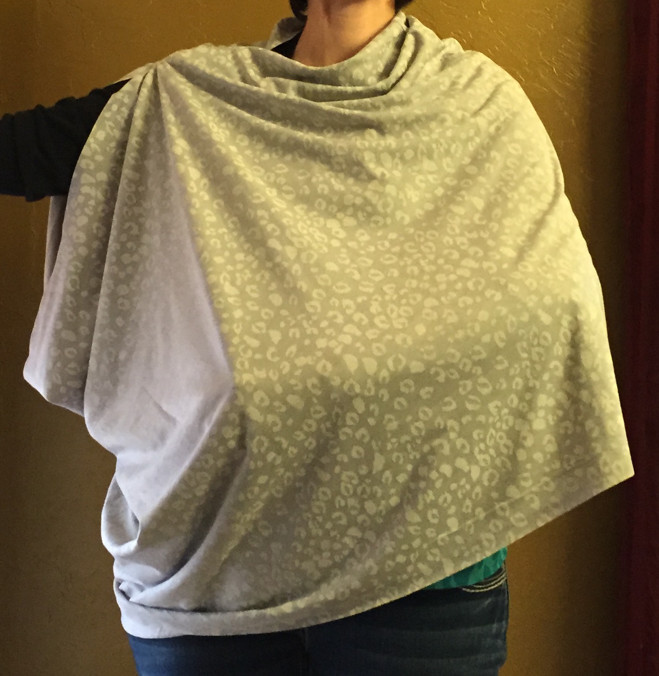 Tracy's Treasury Easy DIY Infinity Scarf / Nursing Cover