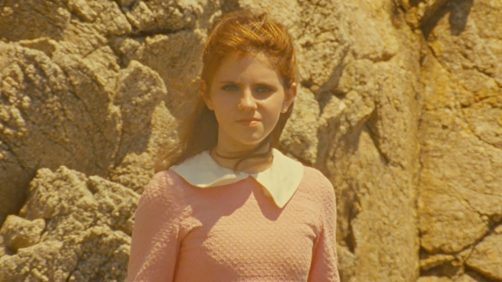 http://4.bp.blogspot.com/-ap8DDP3XkTI/UKoa0ISQmqI/AAAAAAAAKLU/sMK1Ob7vEbw/s1600/kara-hayward-as-suzy-in-moonrise-kingdom-5.jpeg