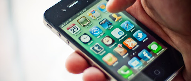 Aplicaciones "traviesas" para el teléfono móvil. apps atrevidas, apps sexosas, apps gratuitas, aplicaciones xxx, aplicaciones para adultos, libertad de apps, usos del smartphone, vida digital en tu bolsillo.