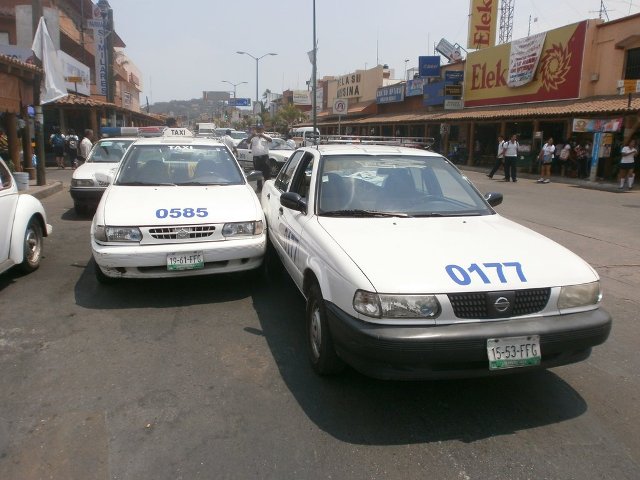 Resultado de imagen para fotos taxis zihuatanejo
