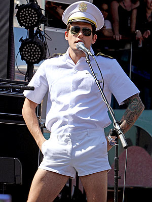 Has John mayer vagina Would like John mayer vagina