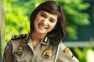 Foto Briptu eka dan Briptu dara (Polwan Cantik) Foto Briptu eka dan Briptu dara (Polwan Cantik)